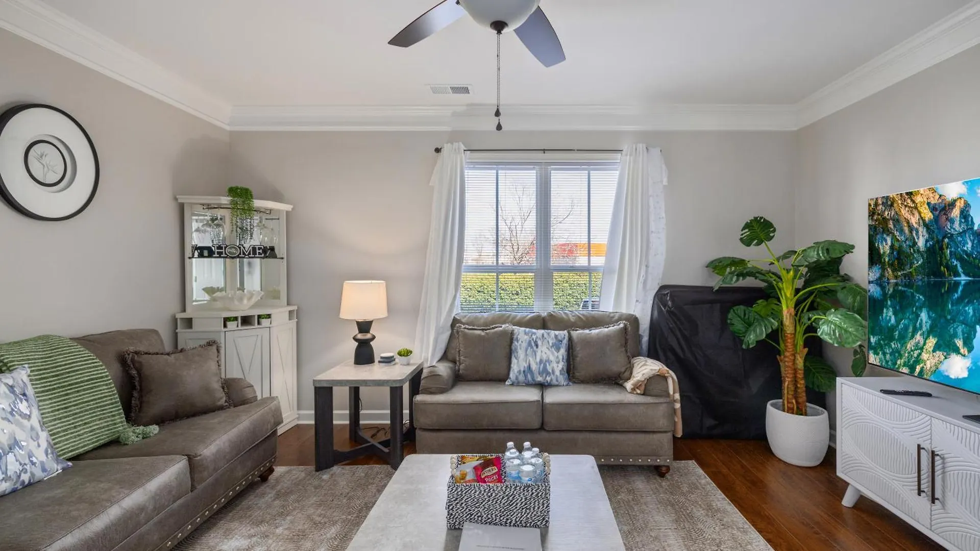 Holiday home King And Queen Beds With A Gourmet Kitchen Charlotte