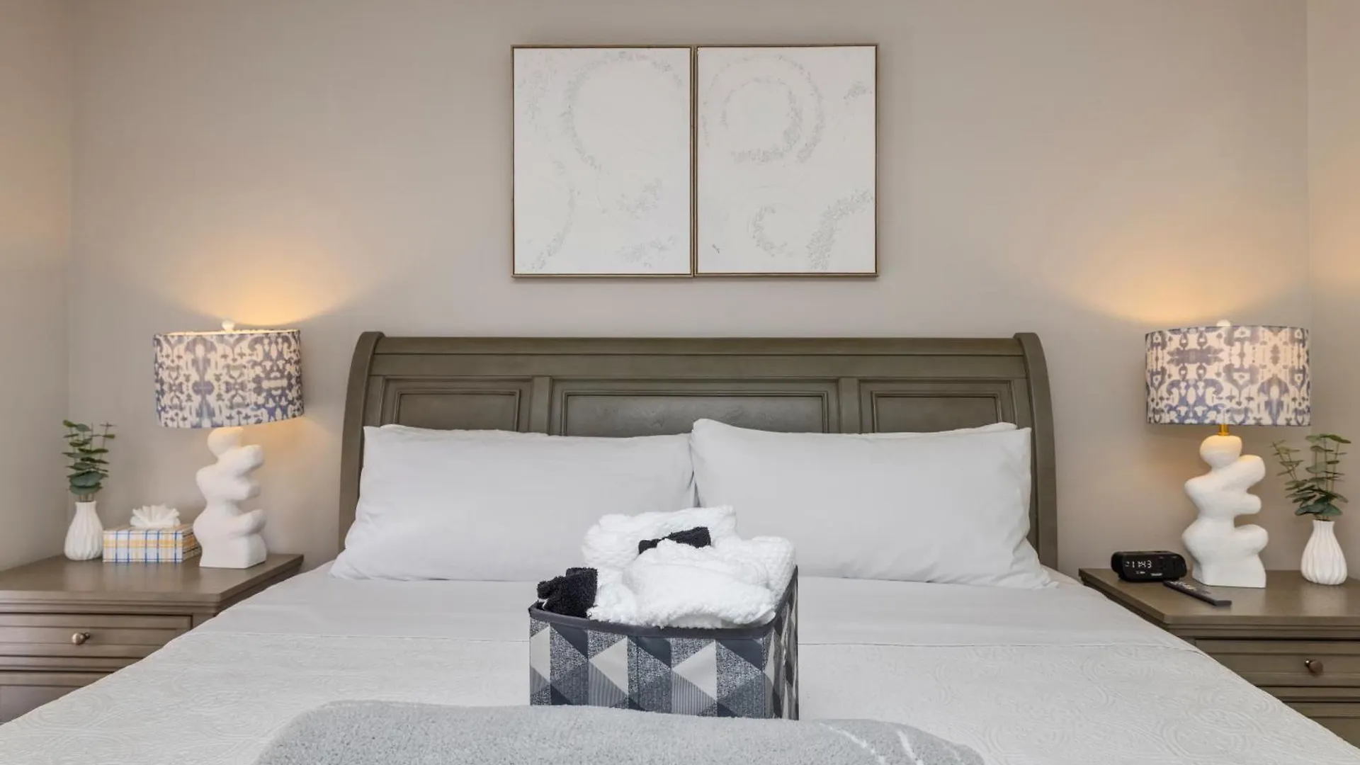 King And Queen Beds With A Gourmet Kitchen Charlotte Holiday home
