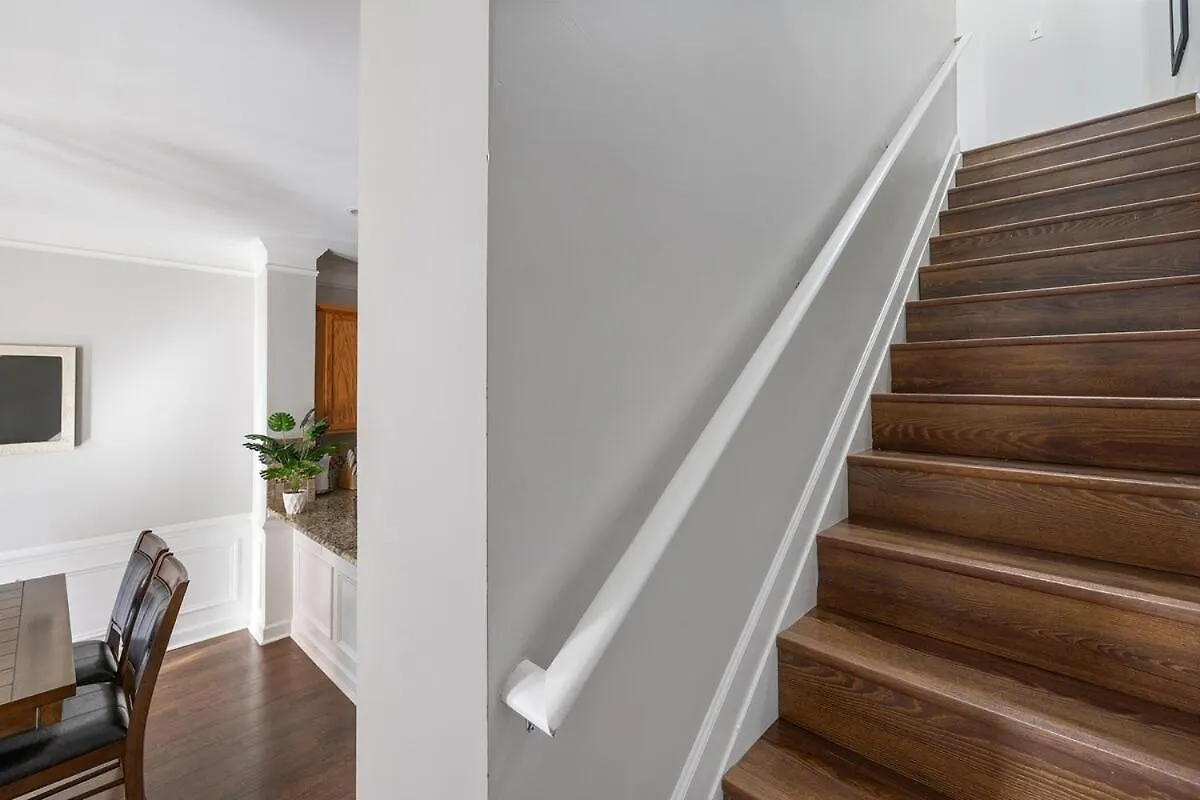 Holiday home King And Queen Beds With A Gourmet Kitchen Charlotte