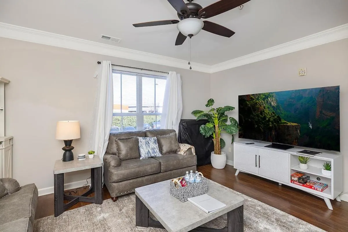 King And Queen Beds With A Gourmet Kitchen Charlotte
