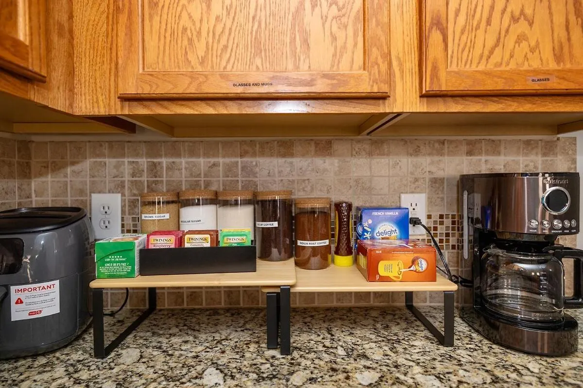 King And Queen Beds With A Gourmet Kitchen Charlotte Holiday home